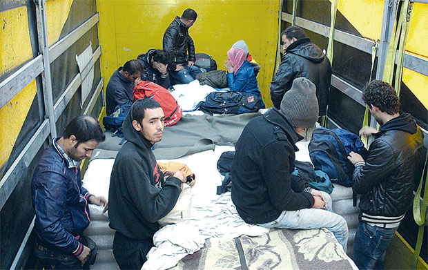 Ухапшен због шверца 24 мигранта